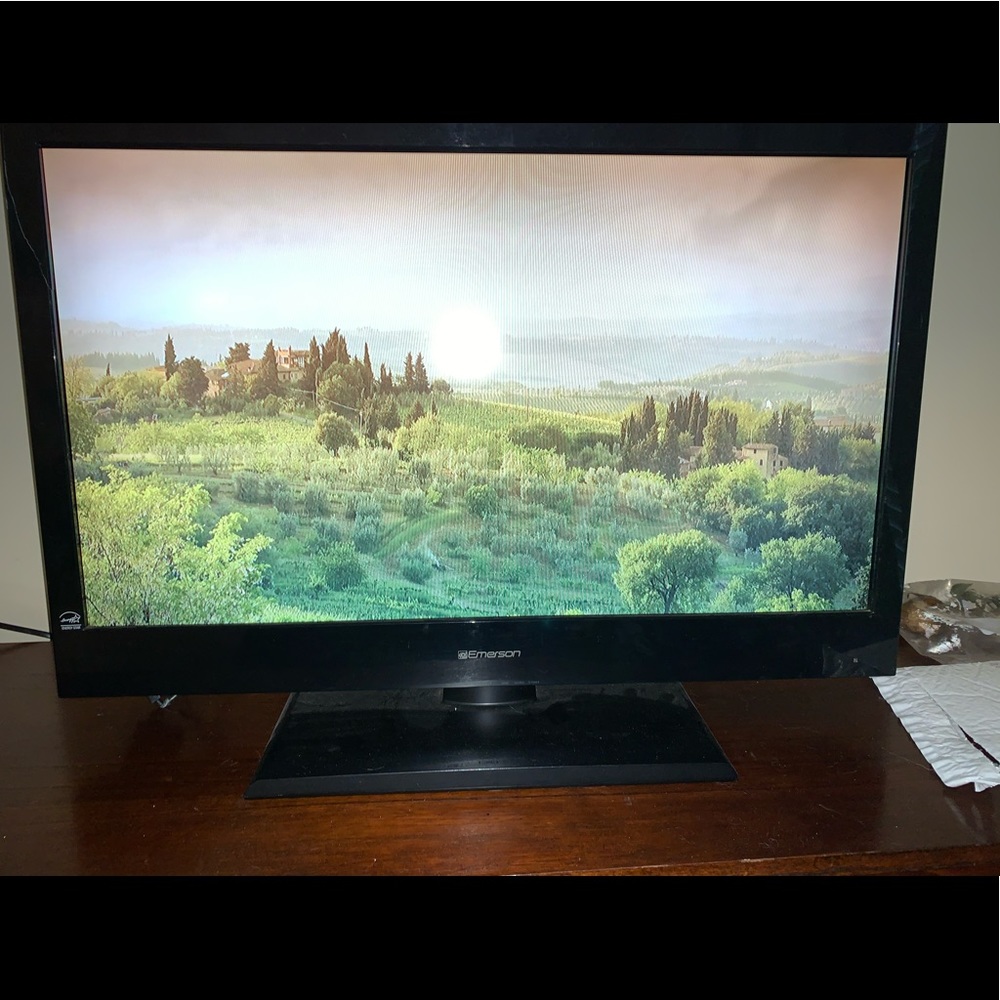 Emerson 32” LCD TV w/ Brand New Remote